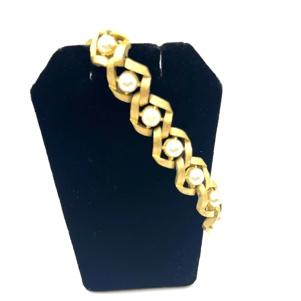 Vintage Crown Trifari Looped Pearls Brushed Gold Tone Bracelet 7 in